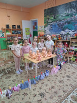 "Хозяйственно-бытовой труд в группе "Дельфинёнок"" "Хозяйственно-бытовой труд в группе "Дельфинёнок"".